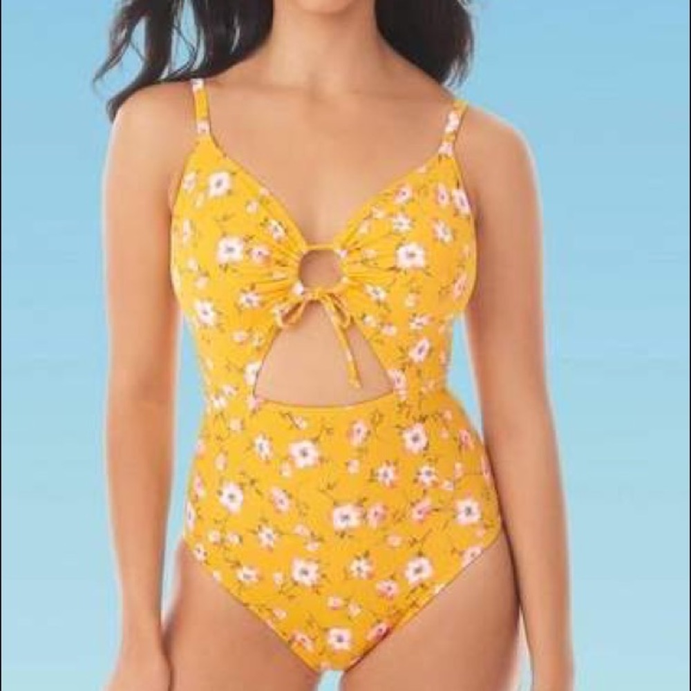 NWT Beach Betty Floral One Piece swimsuit